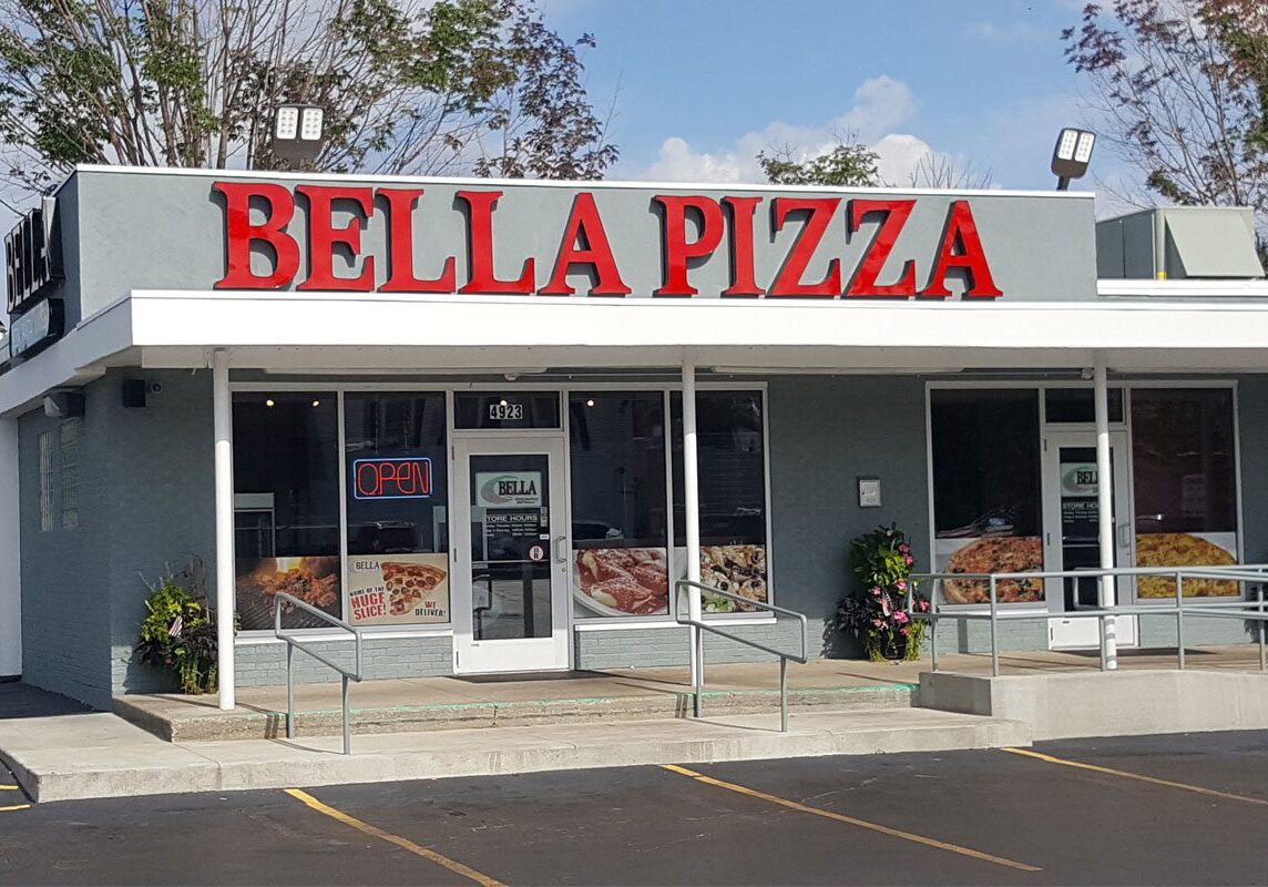 A pizza restaurant with the name of bella pizza on it.